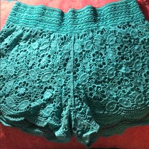 Bundle lace shorts